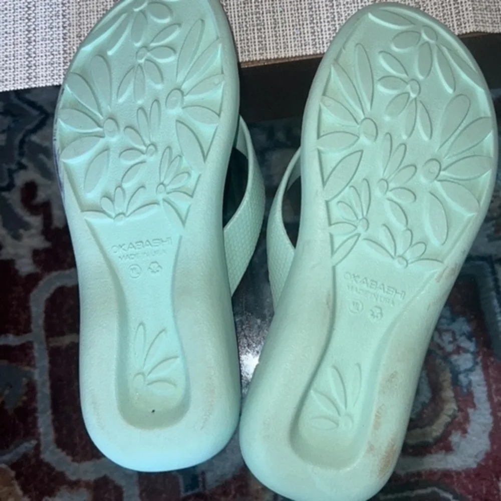 OKABASHI Sea Glass Splash Flip Flops - Sandals size M/L 8.5 pre-loved